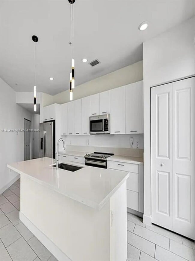 Building Photo - 8167 NW 41st St