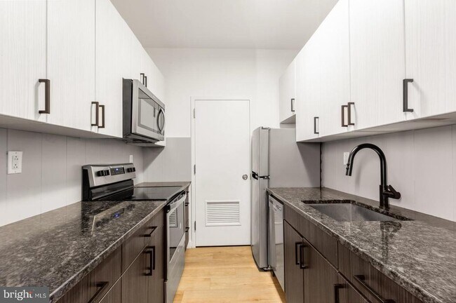 Building Photo - 109 W Wildey St