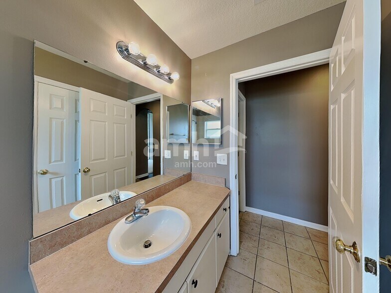 Building Photo - 22611 Roderick Dr