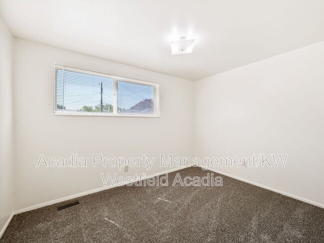 Building Photo - 255 500 N