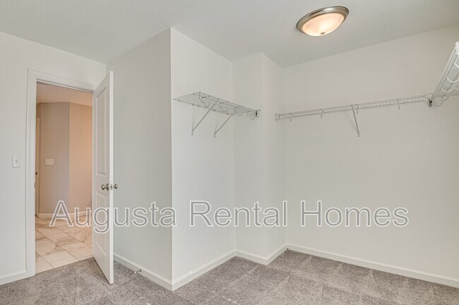 Building Photo - 909 Chesford Dr