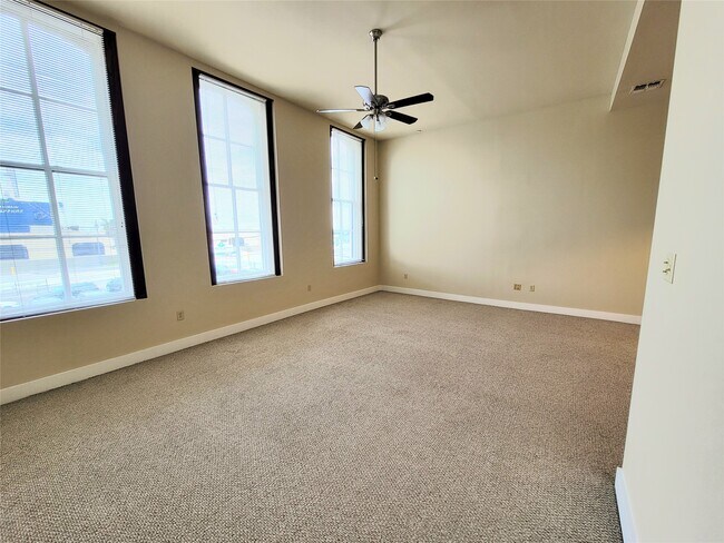 Building Photo - 2315 Harborside Dr