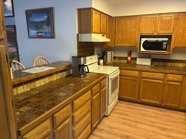 Building Photo - Low Elevation Townhome