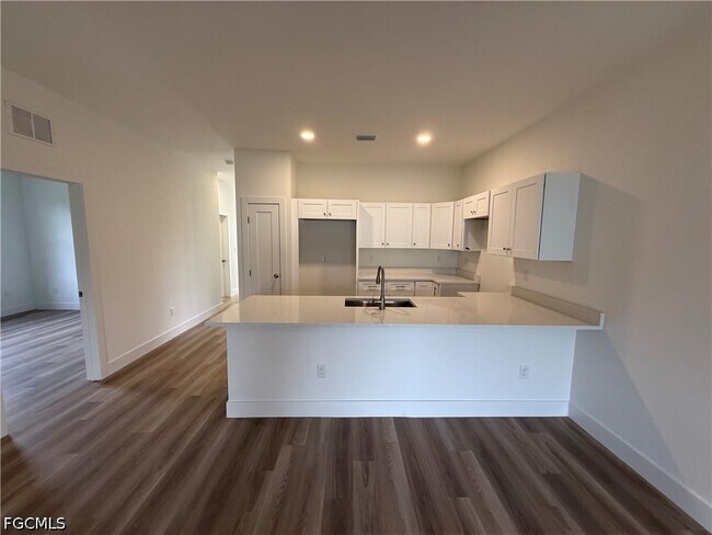 Building Photo - 227 Ivan Ave S