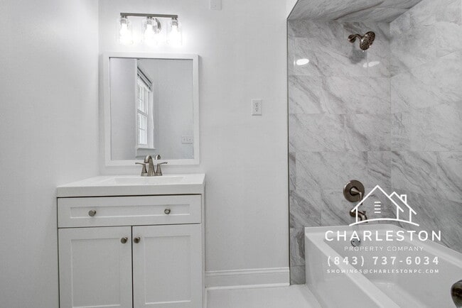 Building Photo - 816 E Estates Blvd