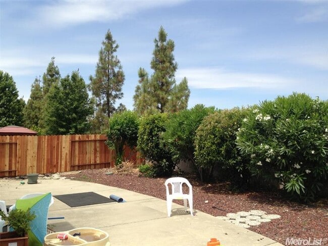 Building Photo - 2556 Du Bois Dr