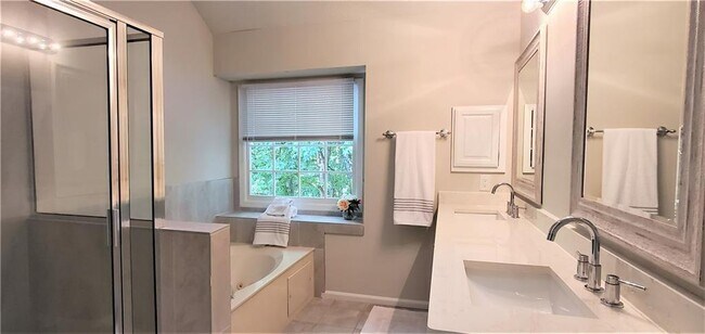 Building Photo - 4505 Pinehollow Ct