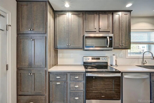 Building Photo - Charming 3-Bed, 3-Bath Home in The Farm – ...