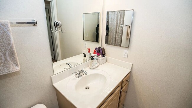 Building Photo - Charming 4BR Townhome in Panama City Beach