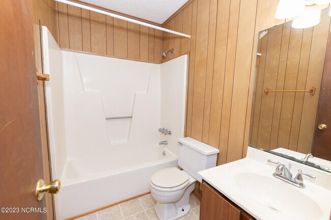Building Photo - 106 Ravenwood Dr