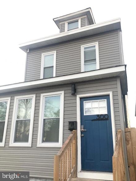 Primary Photo - 300 D'Arcy Ave