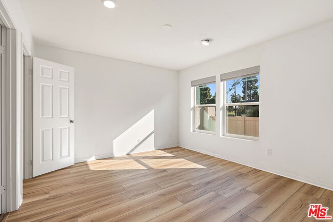 Building Photo - 725 Daniel Freeman Cir