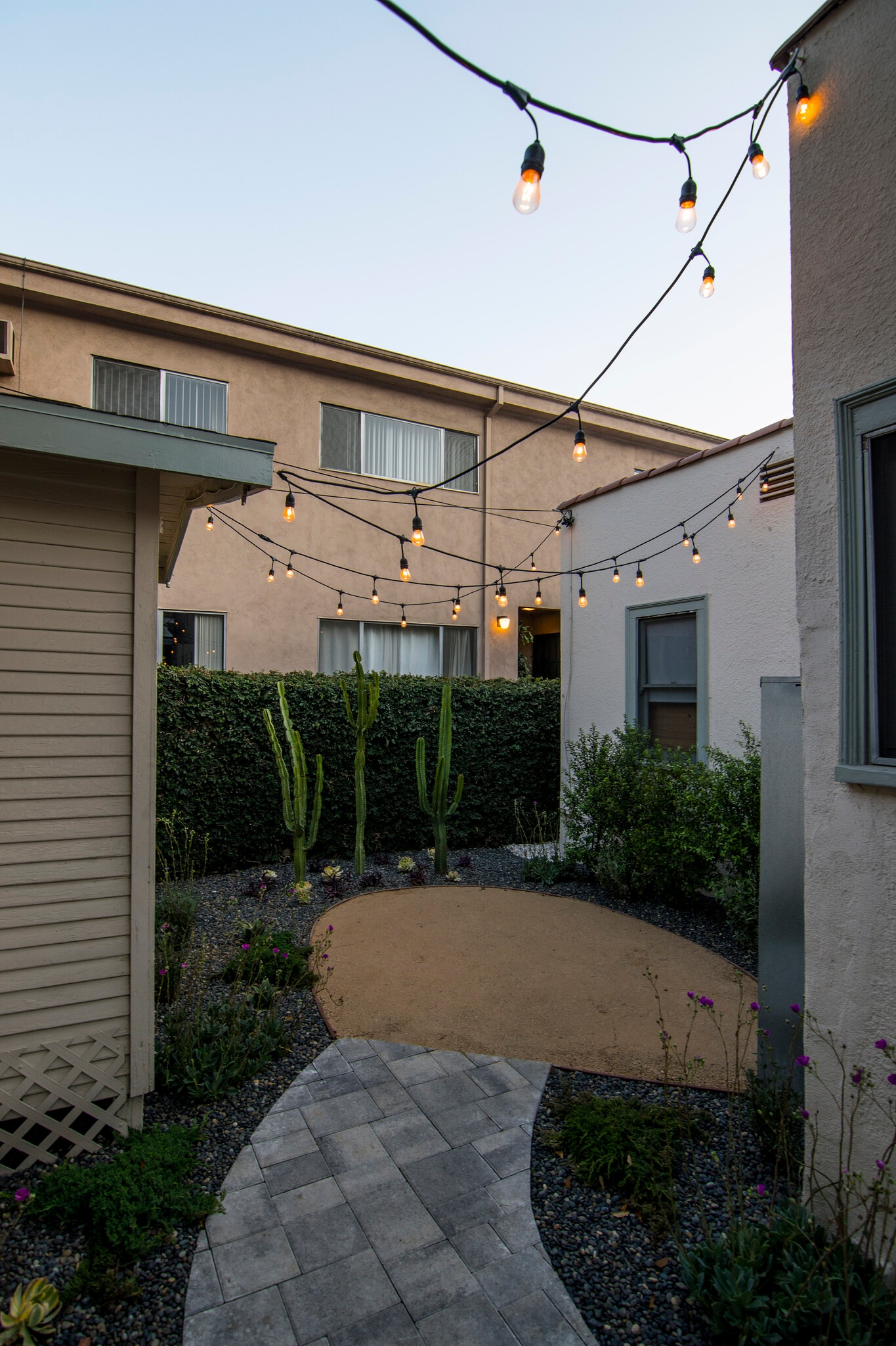 Building Photo - 950 North Hayworth Avenue