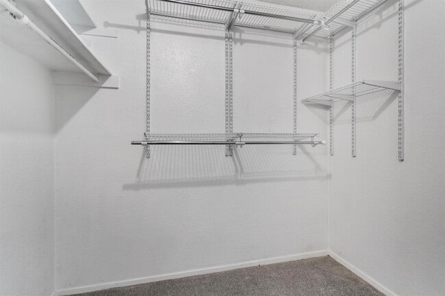 Building Photo - 9809 Meadowheath Dr