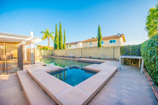 Building Photo - Fountain Valley
