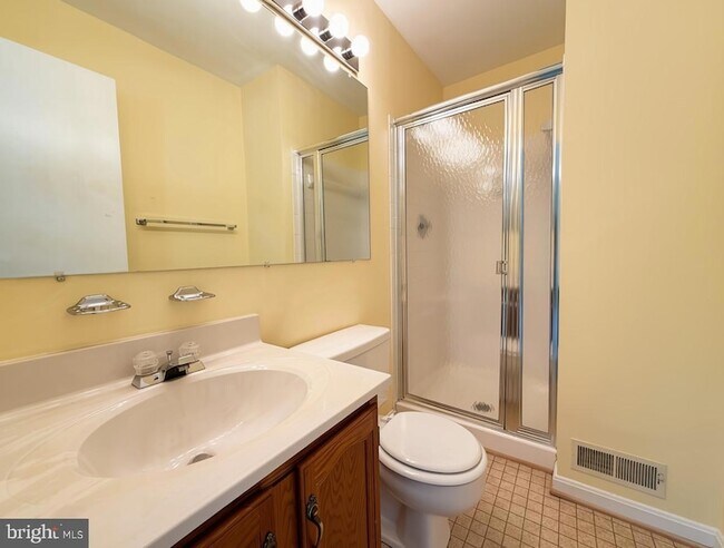 Building Photo - 5406 New London Park Dr