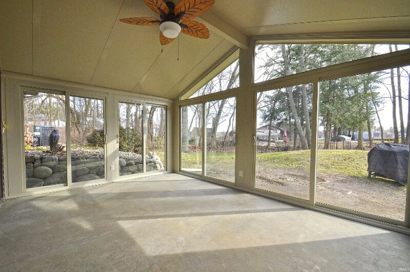 Building Photo - 11044 River Oaks Ln E