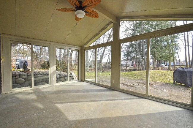 Building Photo - 11044 River Oaks Ln E