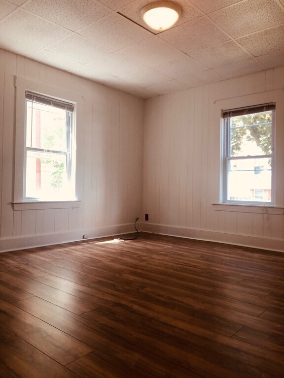Building Photo - 98 Buttonwood St