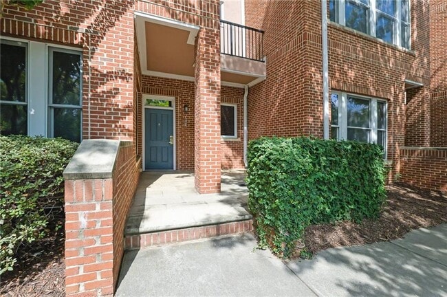 Building Photo - 745 Fountainhead Ln NE