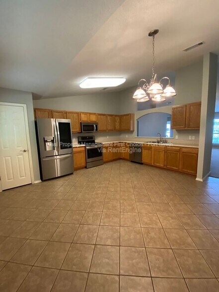 Building Photo - 1475 E Gate Dr