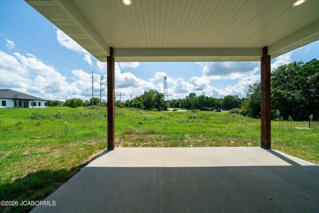 Building Photo - 726 Vine Dr