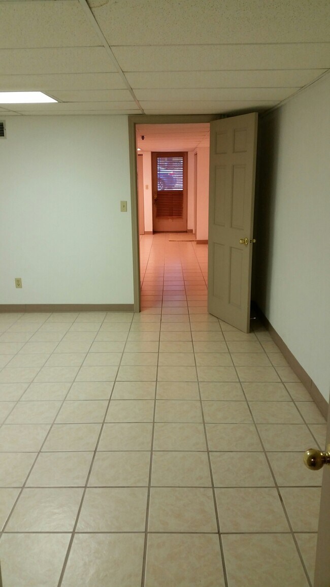 Building Photo - 112 E 5th St