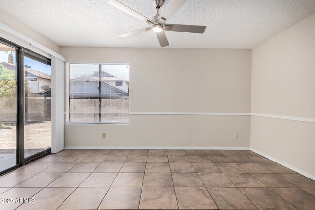 Building Photo - 10023 W Sells Dr
