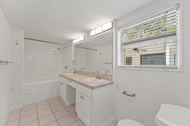 Building Photo - 4414 Gardendale Dr