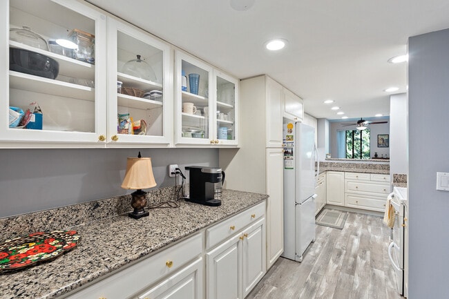Building Photo - 15512 Country Club Dr
