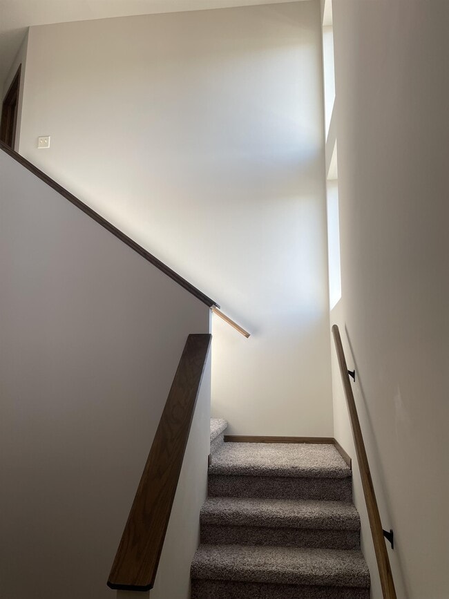 Building Photo - 9240 Peregrine Rd