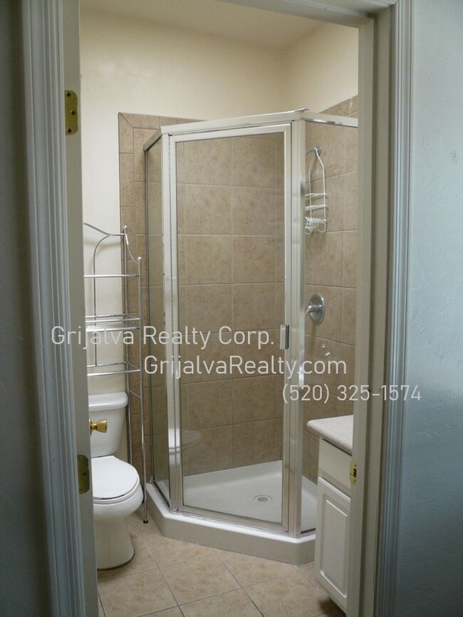 Building Photo - 1440 E Elm St