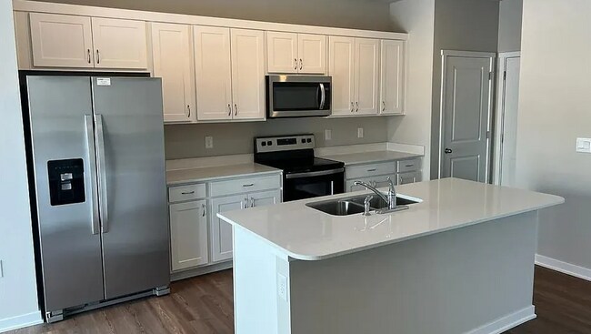 Building Photo - 340 Ember Dr