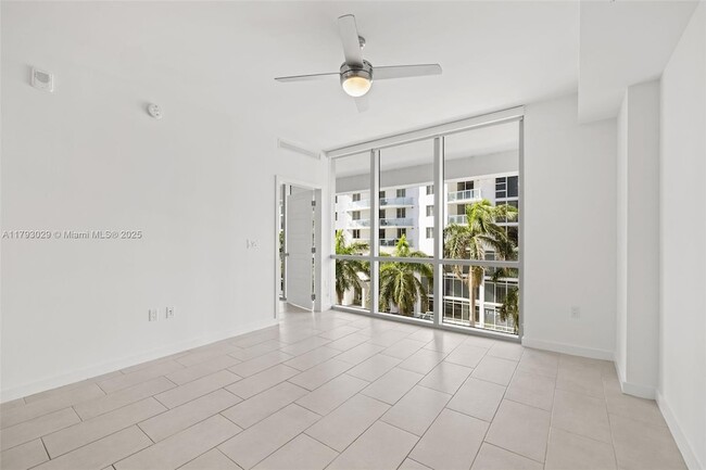 Building Photo - 2150 N Bayshore Dr