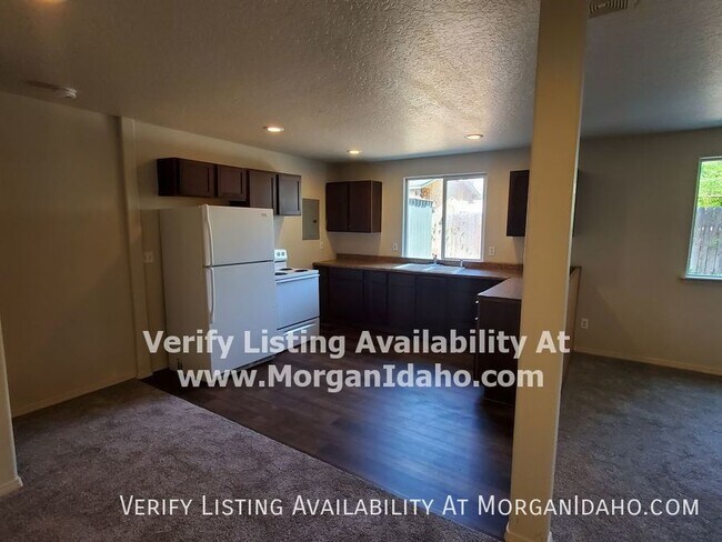 Building Photo - 516 18th Ave N