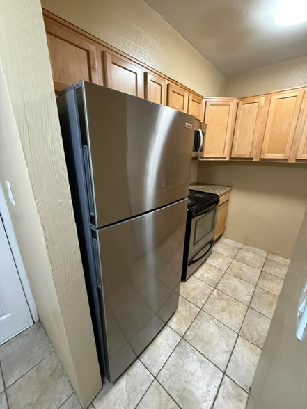 Building Photo - 931 N Euclid Ave