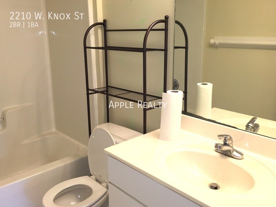 Building Photo - 2210 W Knox St