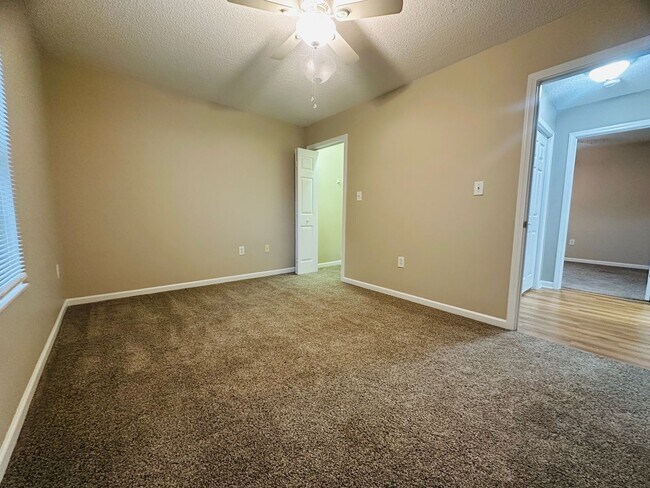 Building Photo - 3 bedroom, 2 bath w/ 2-car garage convenient to Sevier, Knox & Jefferson Counties - available now