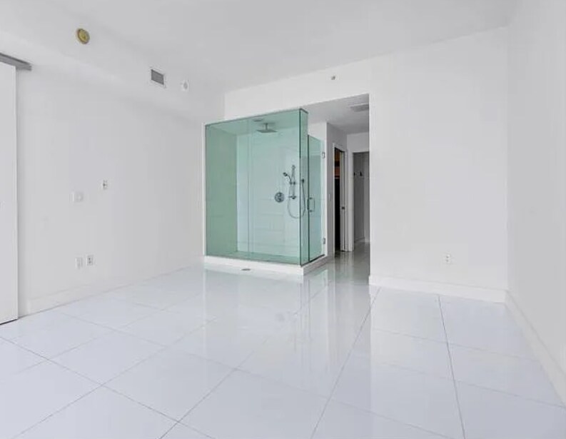Building Photo - 2020 N Bayshore Dr