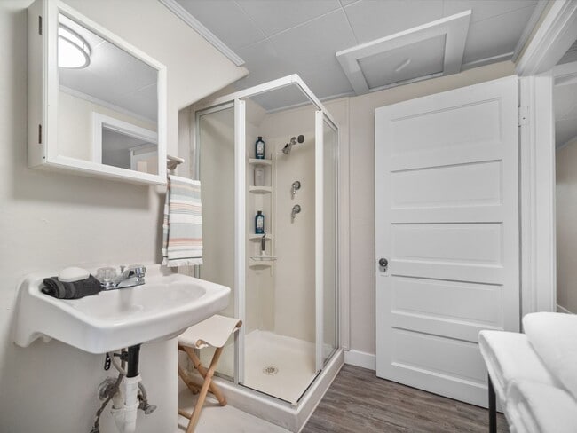 Building Photo - Boho Chic Loft (Furnished)