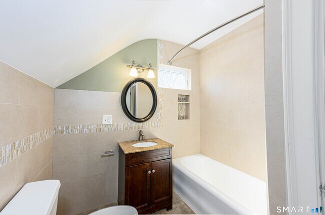 Building Photo - 186 School St