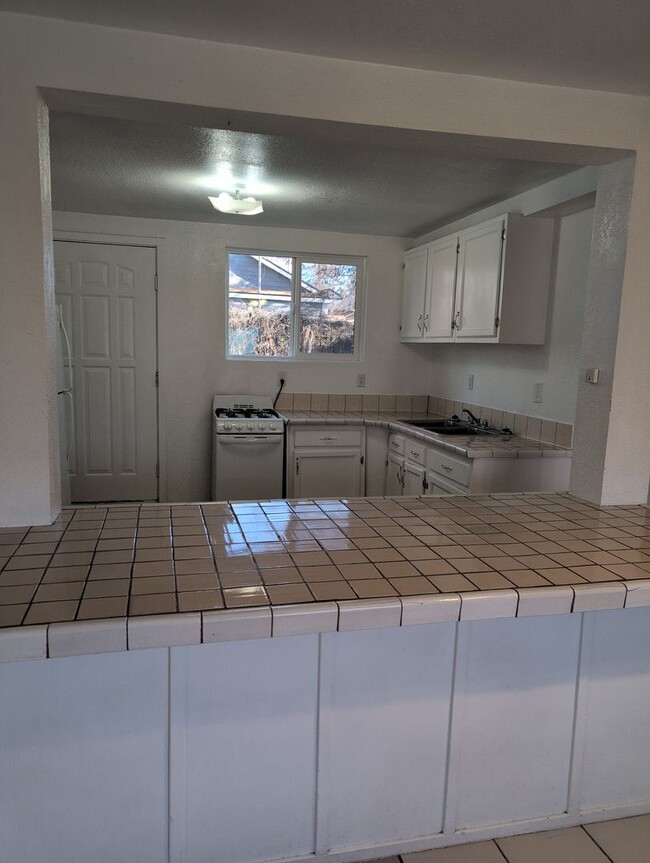 Building Photo - 2 Bedroom 1 Bath- House