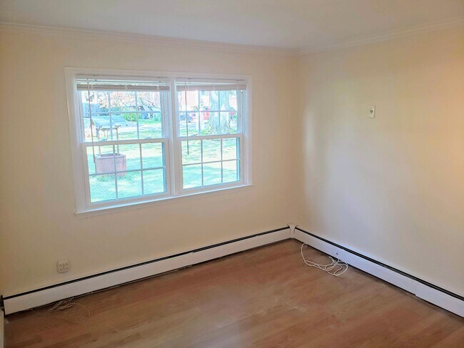 BEDROOM - 27 Avondale Rd