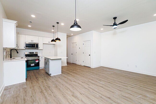 Building Photo - Brand New Duet Style Townhome in Charlotte!