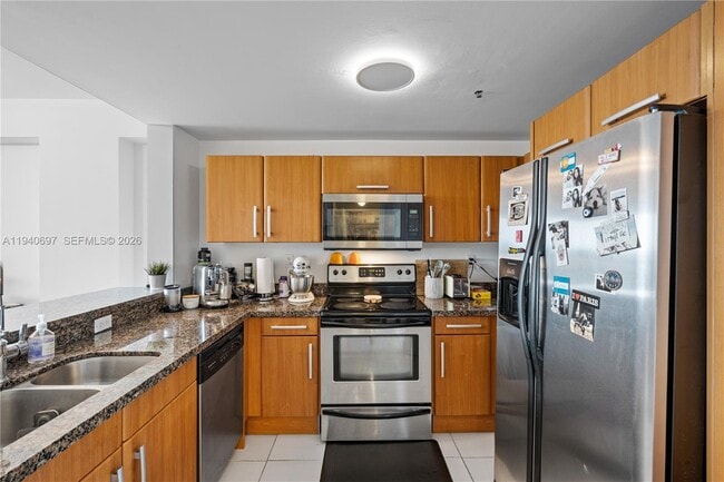 Building Photo - 6362 Collins Ave