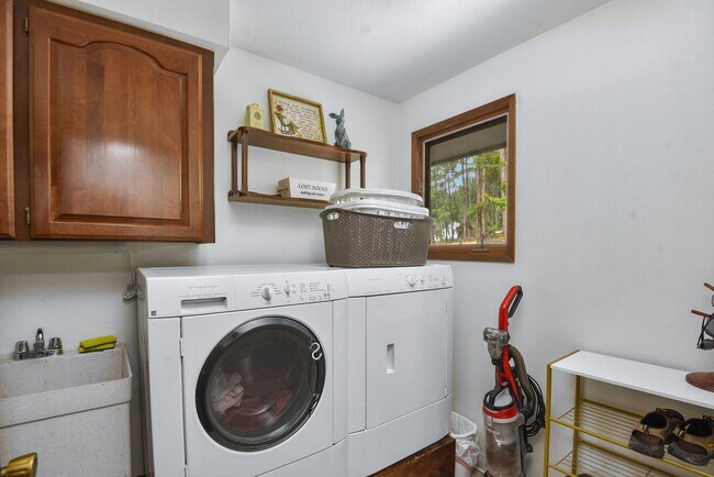 Building Photo - 2700 + sq ft family home has it all! Over 2 acres of land and a stunning view of Lake Pend Oreille