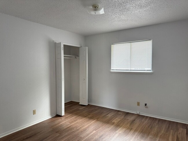 Building Photo - 132 Meadow Way
