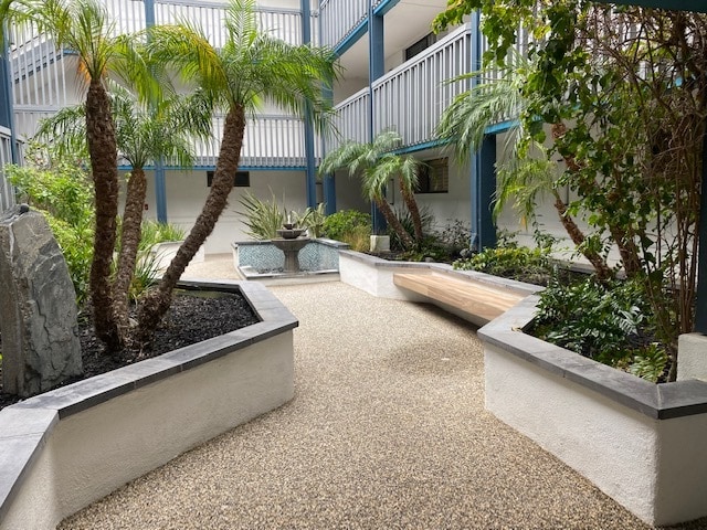 garden alcove - 575 Esplanade