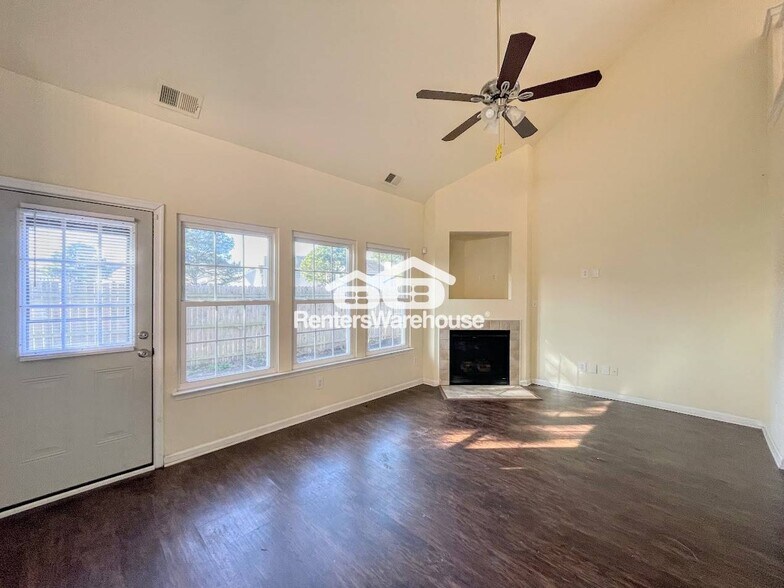 Building Photo - 3711 Bay Crescent