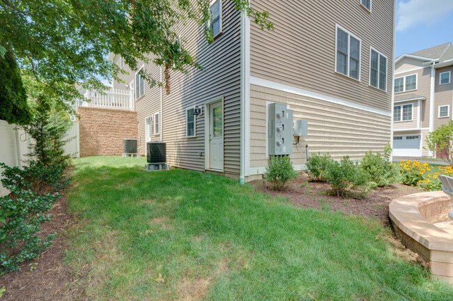 Building Photo - 35 Ringgold St